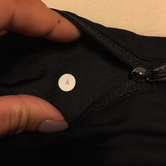 Lululemon speed shorts size 4 - Picture 3 of 4