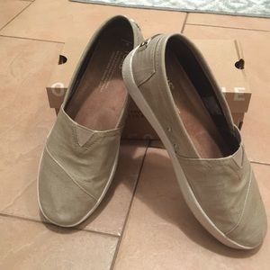 Toms Tan Patent Linen Avalon Sneaker Size 7