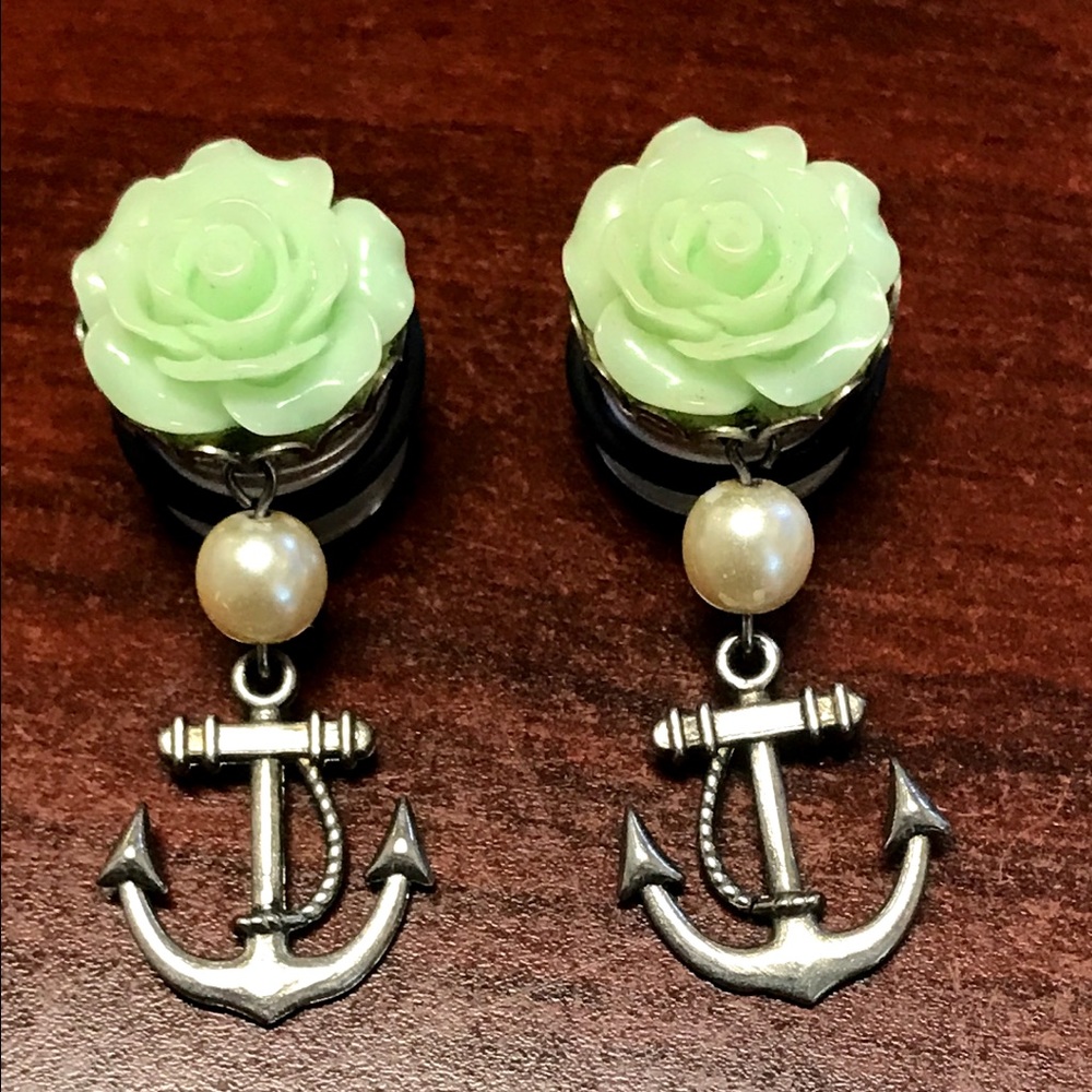 🌸PRICE DROP🌸 Size 5/8 dangle plugs