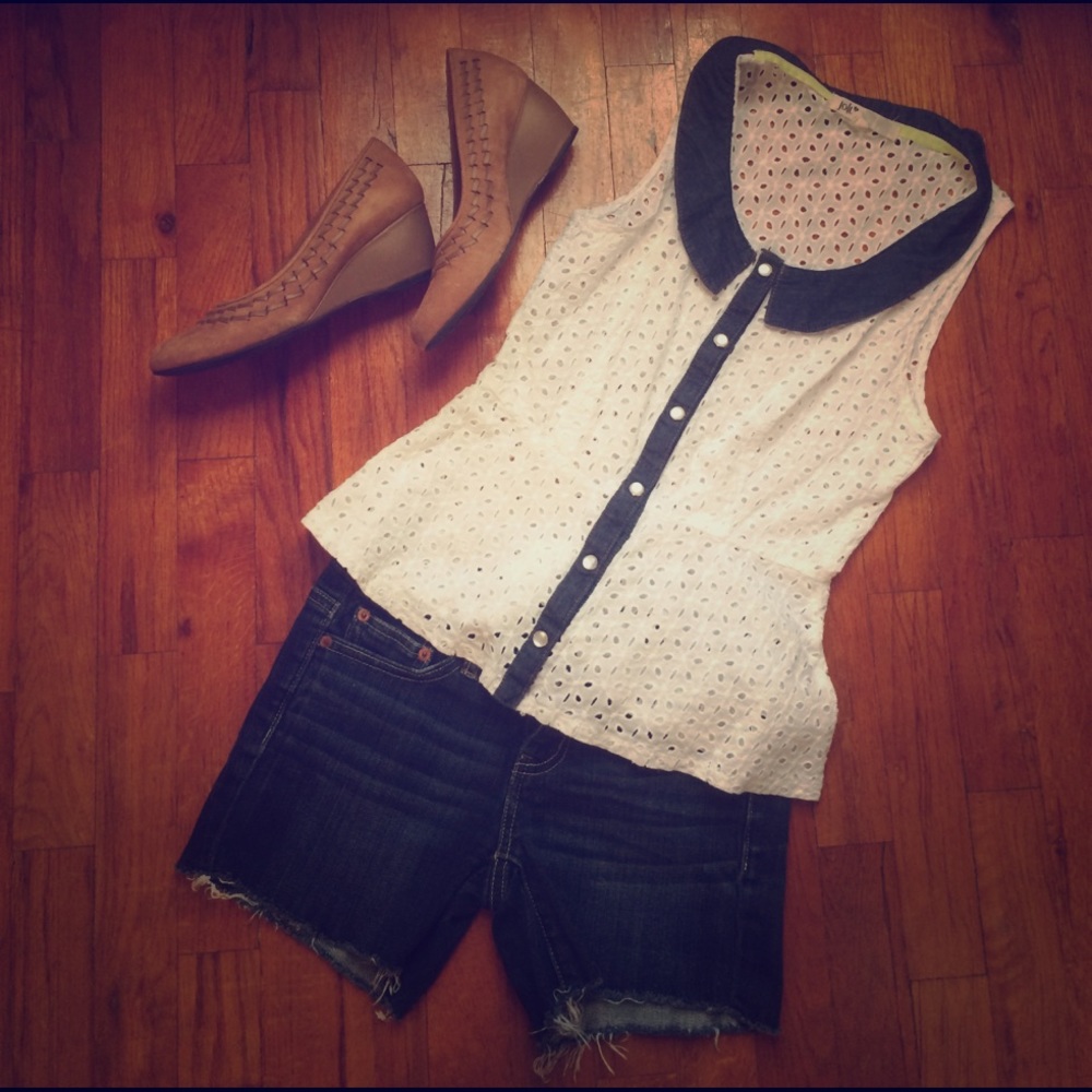 Jolt by Buckle size small peplum eyelet lace top