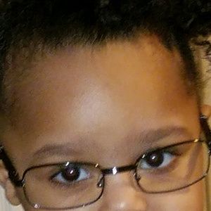 Meet your Posher, Dezella