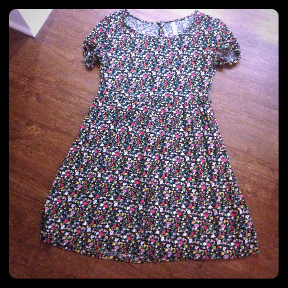 Floral/black minidress.