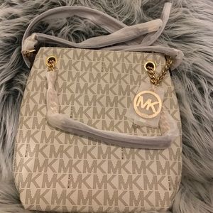 Michael Kors Jet set md chain shoulder tote NEW