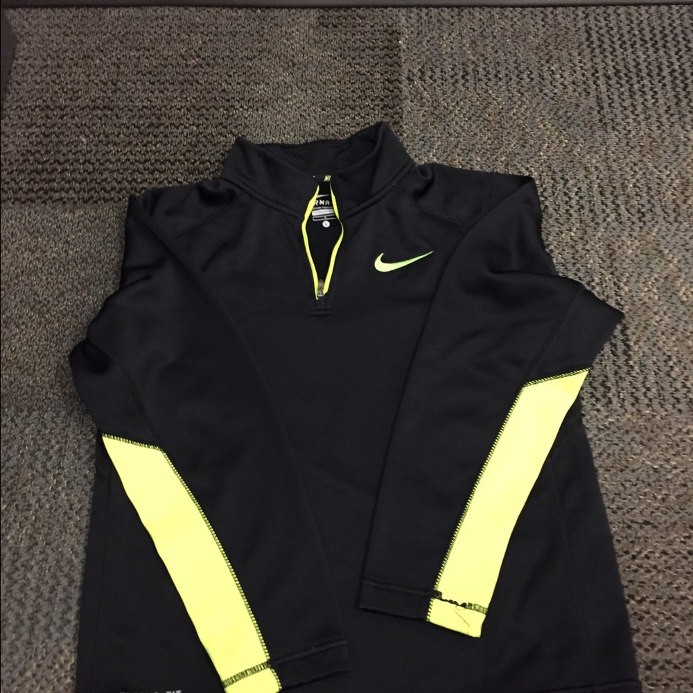 Nike long sleeved 1/4 zip sweatshirt
