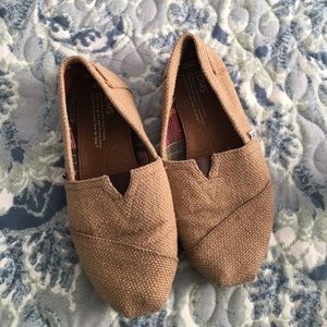 Tan toms