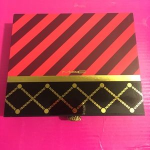 Nutcracker sweet pink lip gloss kit