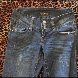 Low rise stretch jeans. Boot cut.