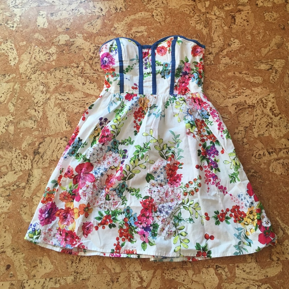 Floral strapless dress!