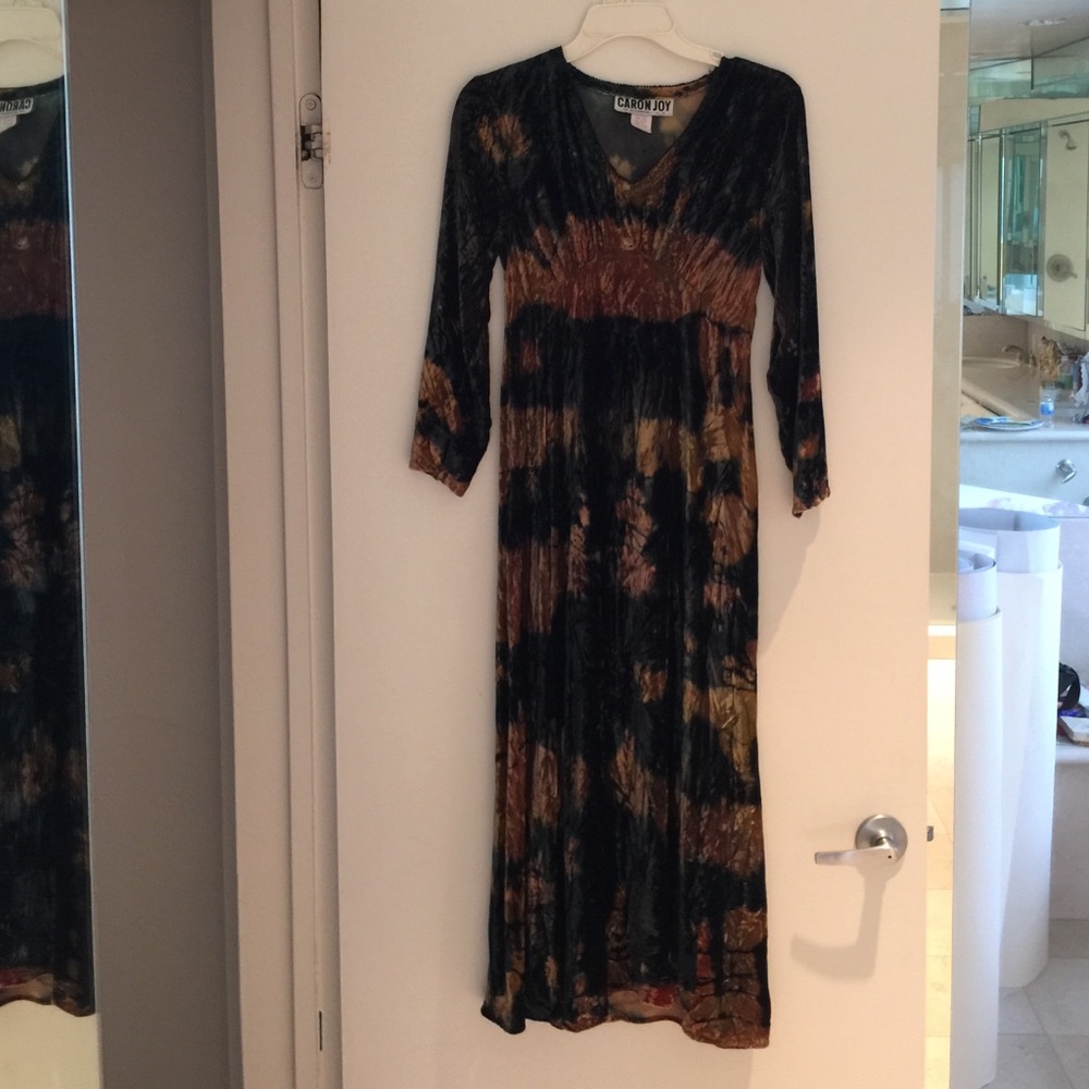 Velvet tie die fitted dress w beaded neckline