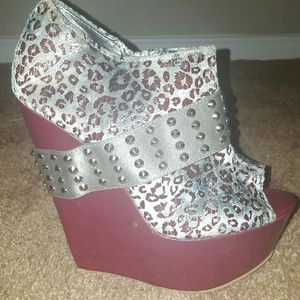 Red / Silver Wedge