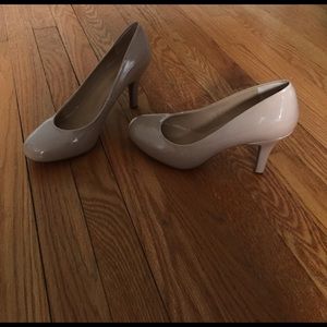 Kelly and Katie nude heels