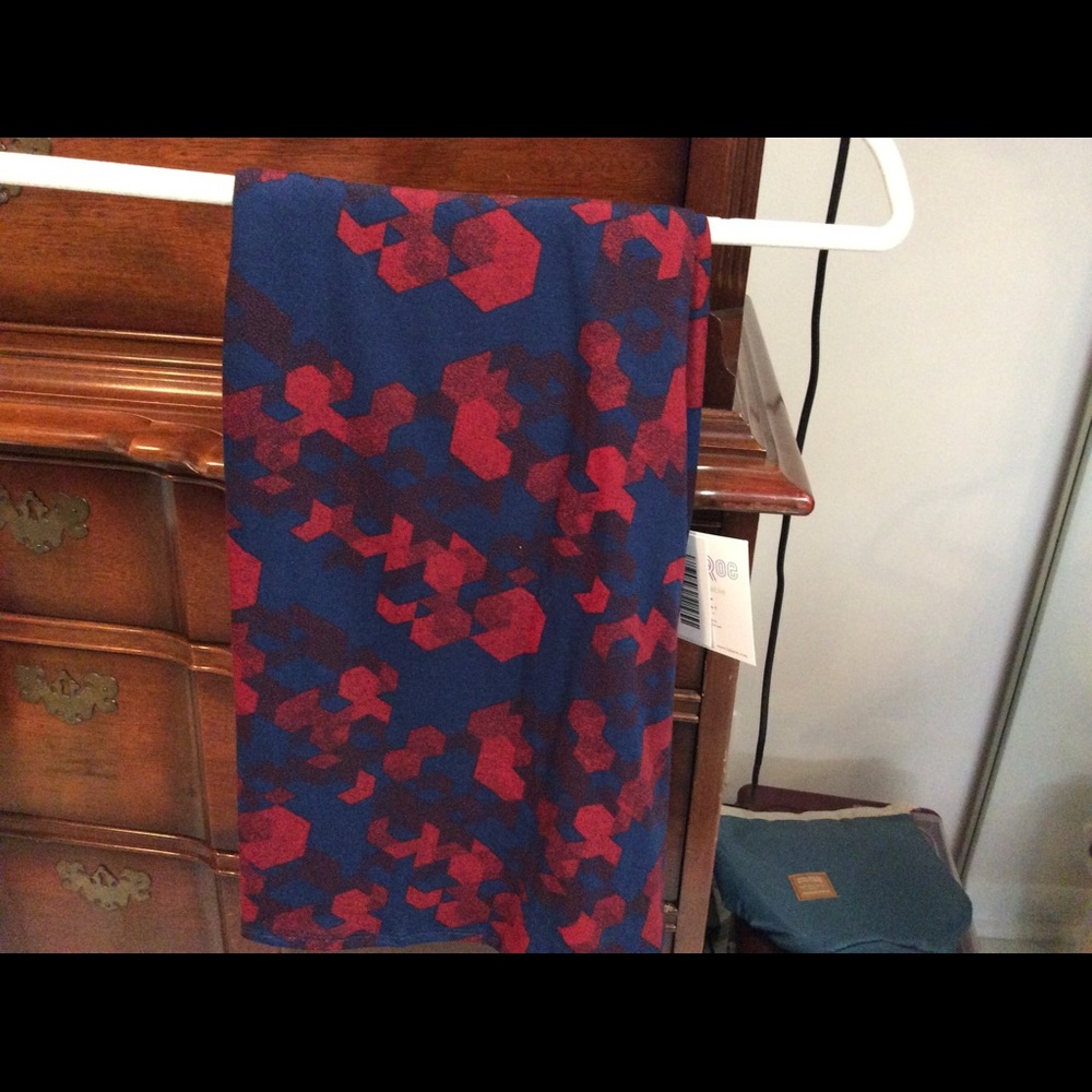 Brand New With Tags LulaRoe Azure Skirt Size M