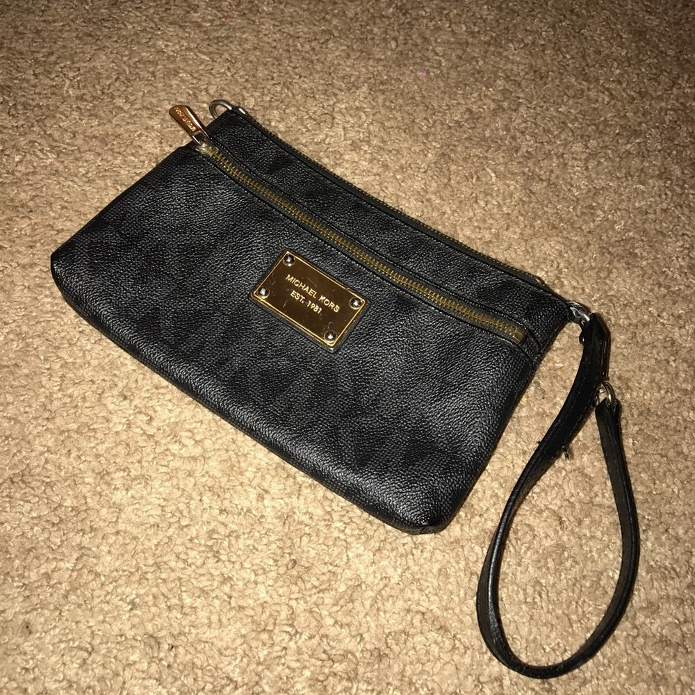 Michael kors wristlet