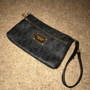 Michael kors wristlet
