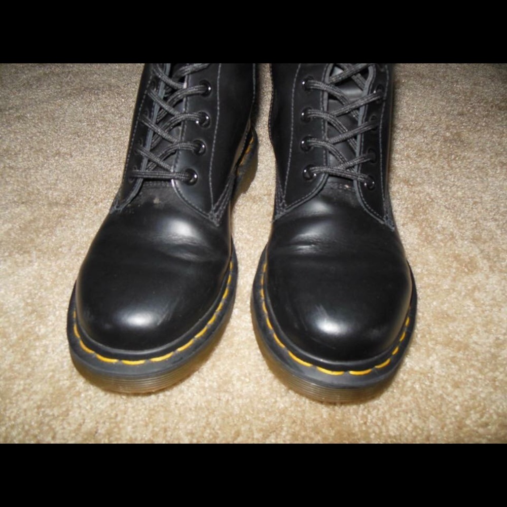 Dr. Martens 1B60 boot