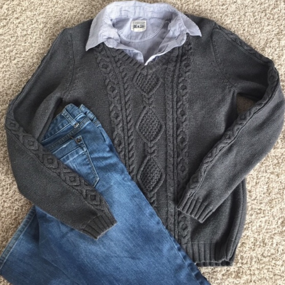 IZOD grey thick cable knit sweater😍