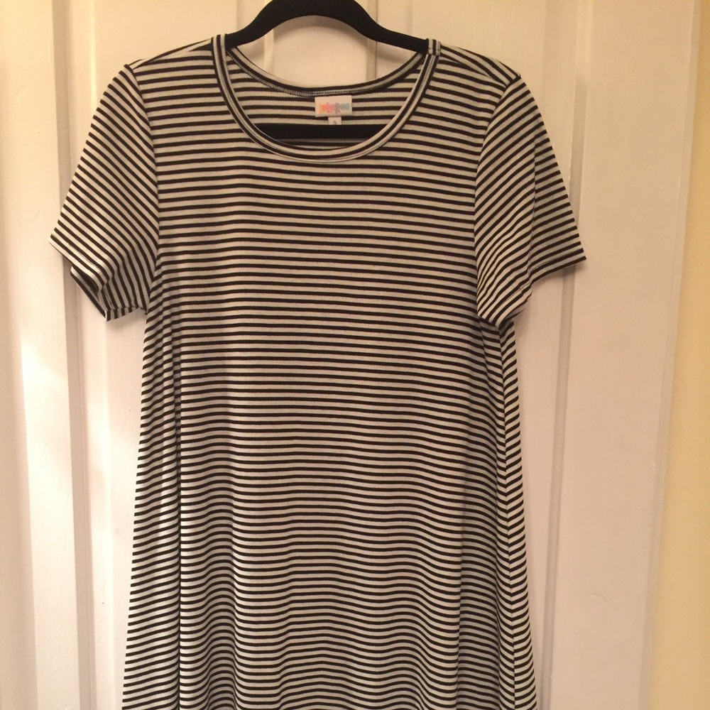 Black And White Stripe LuLaRoe Small Carly