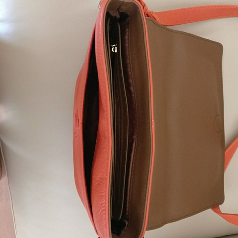 DKNY 100% Leather Crossbody Bag - Picture 3 of 3
