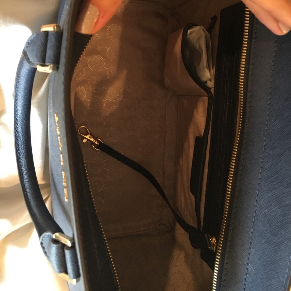 Michael Kors SELMA large leather satchel - Picture 3 of 6