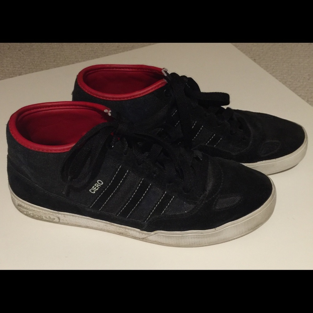 Adidas Ciero high tops dark black w red detail