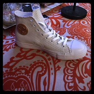 White leather Converse. Gently worn, great shape