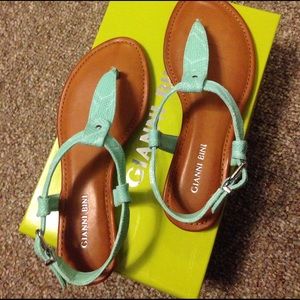 Size 7 mint green Gianni Bini sandals