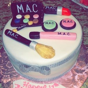 Meet your Posher, Mia