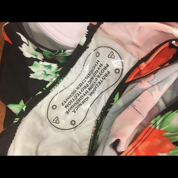 NEW one piece CupShe swimsuit with tags and liner. - Picture 7 of 8
