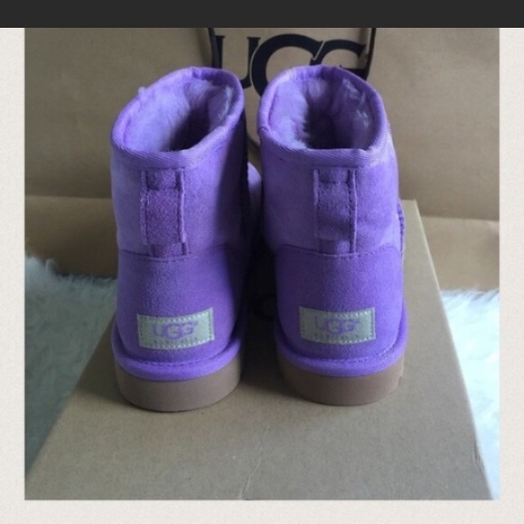 🔴SOLD🔴🔴UGG NWT MINI CLASSIC LILAC BOOTS 🐨SOLD - Picture 2 of 4