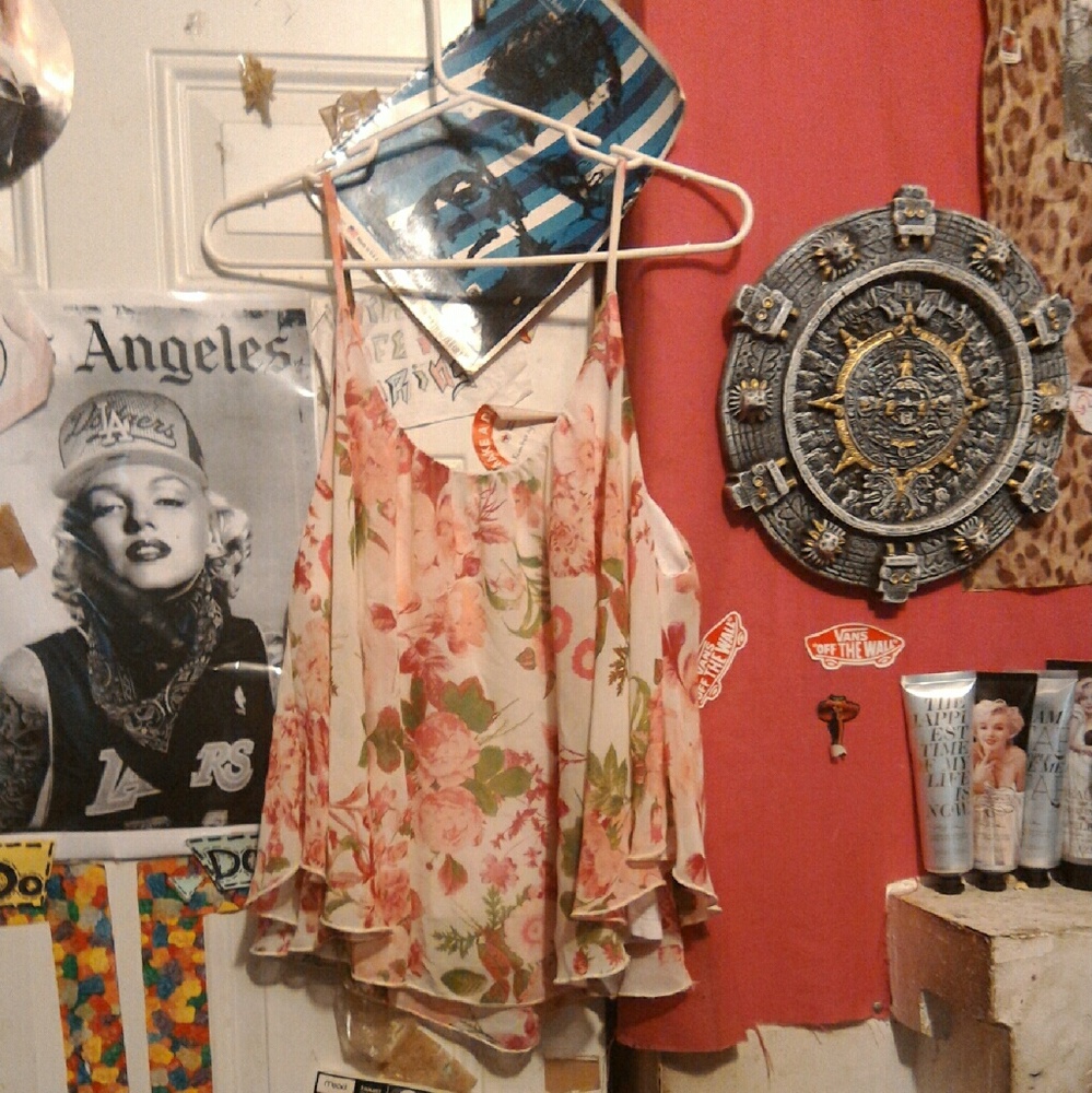 SOLD Beautiful spring floral crop top