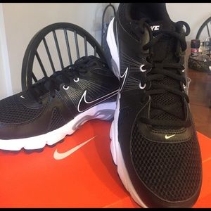 NEW Men's NIKE sneakers 10.5