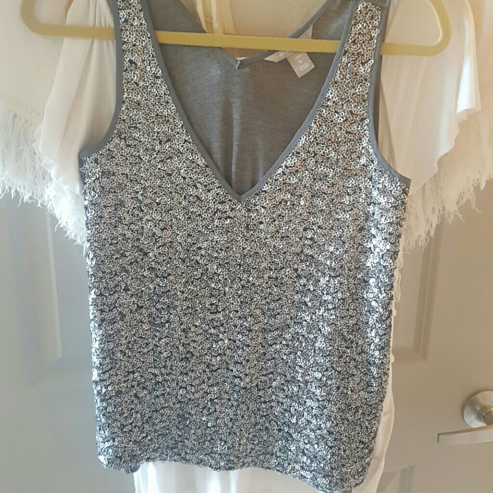 Banana Republic V sleeveless sequins silver S