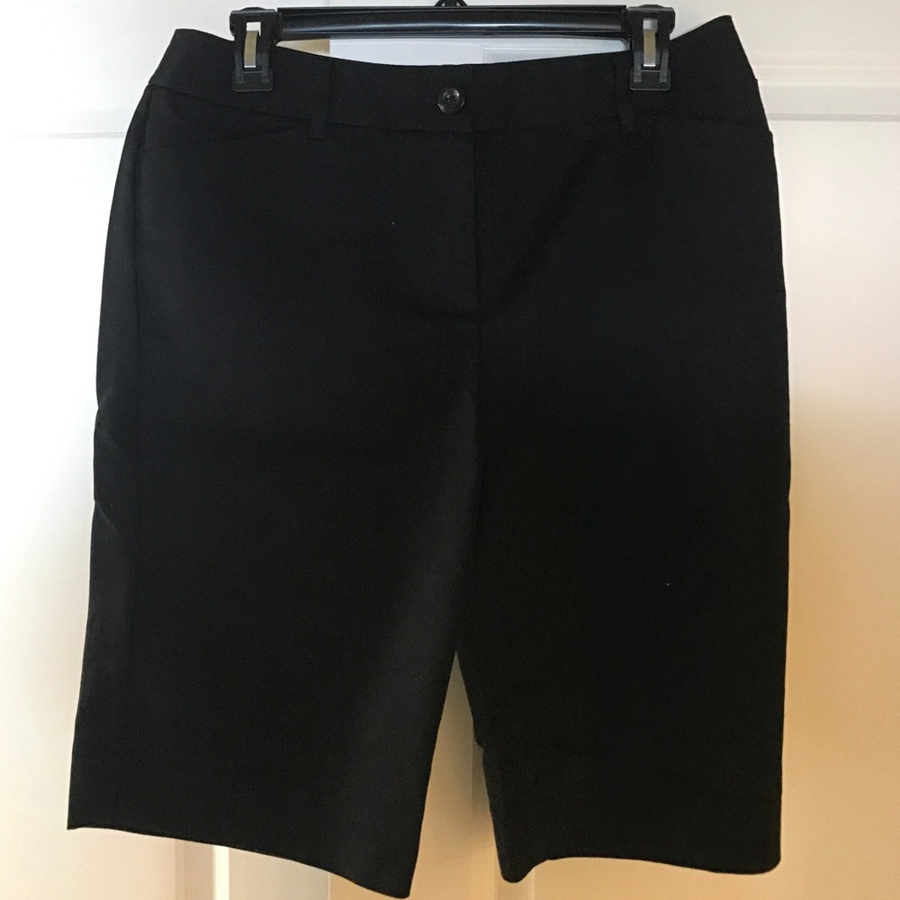 ✅SOLD✅ NWOT Chico's Black Bermuda Shorts Sz 1 (3)