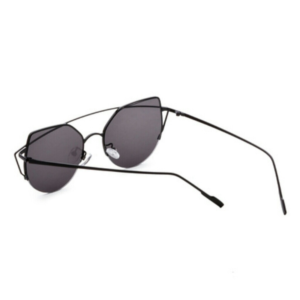 LAST PAIR Black Cat Eyes Sunnies - Picture 2 of 3