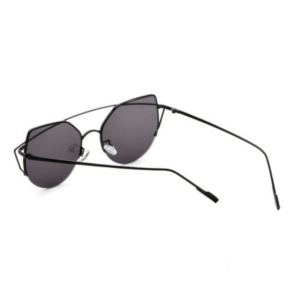 LAST PAIR Black Cat Eyes Sunnies - Picture 2 of 3