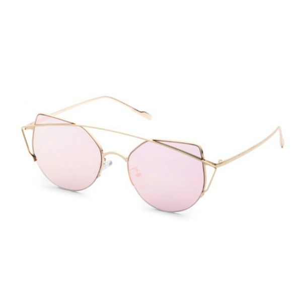 LAST PAIR 😎 Pink w/ Gold Frame Sunnies - Picture 2 of 3