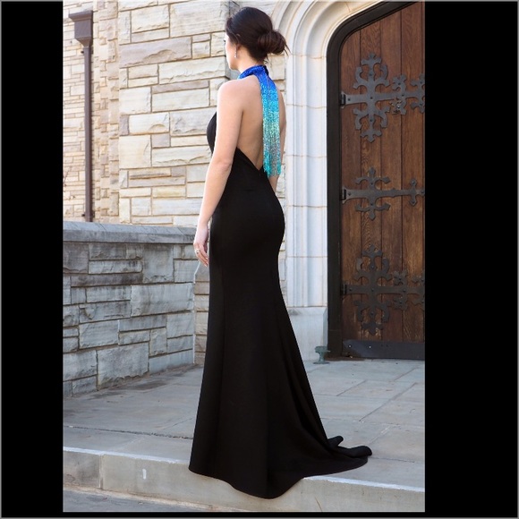 Formal dress - Picture 4 of 7