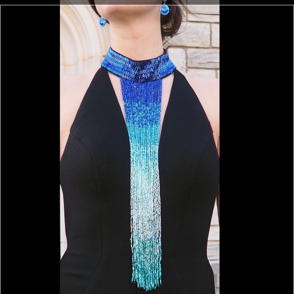 Formal dress - Picture 5 of 7