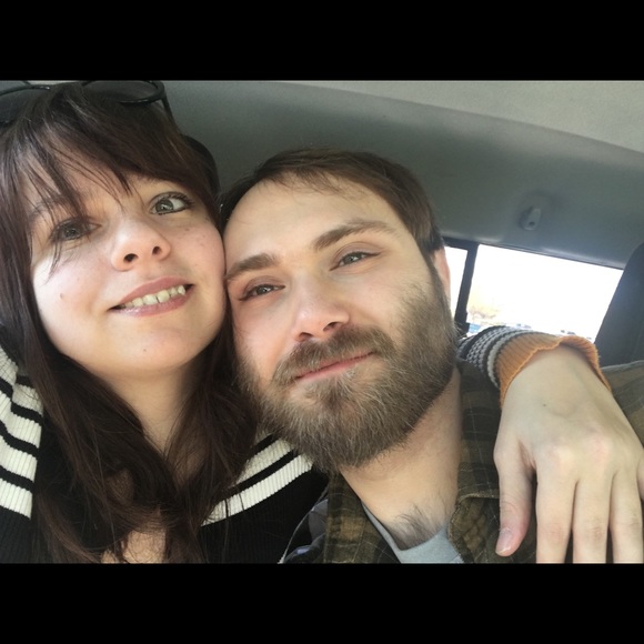 Meet your Posher, Courtney - Picture 2 of 3