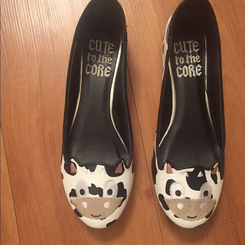 Adorable cow shoe flats