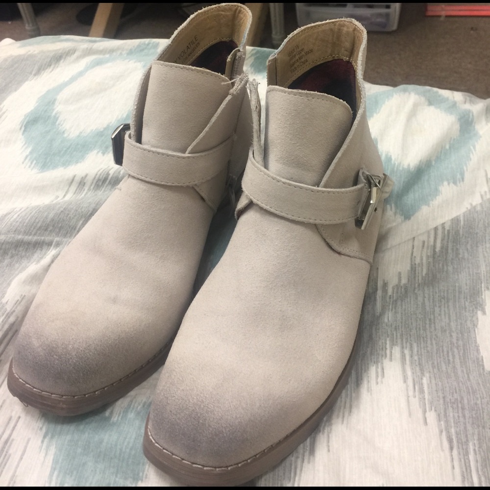 Boots - Picture 3 of 3