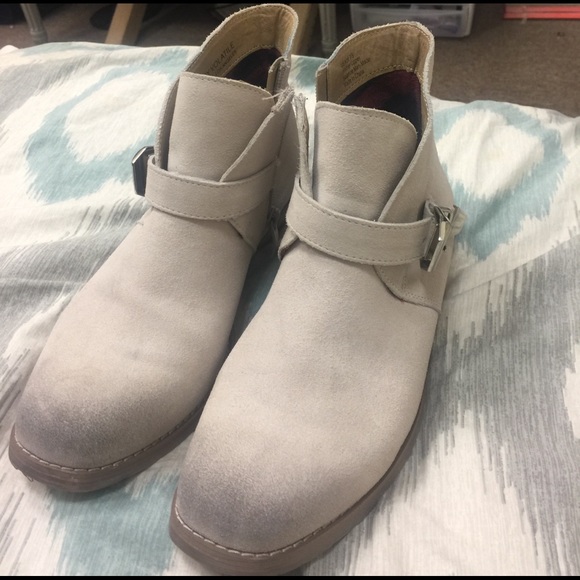 Boots - Picture 3 of 3