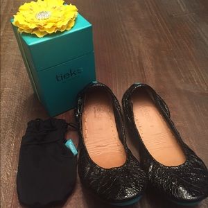 Black Patent Tieks size 7