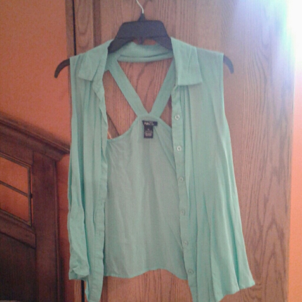 Button up mint sleeveless blouse
