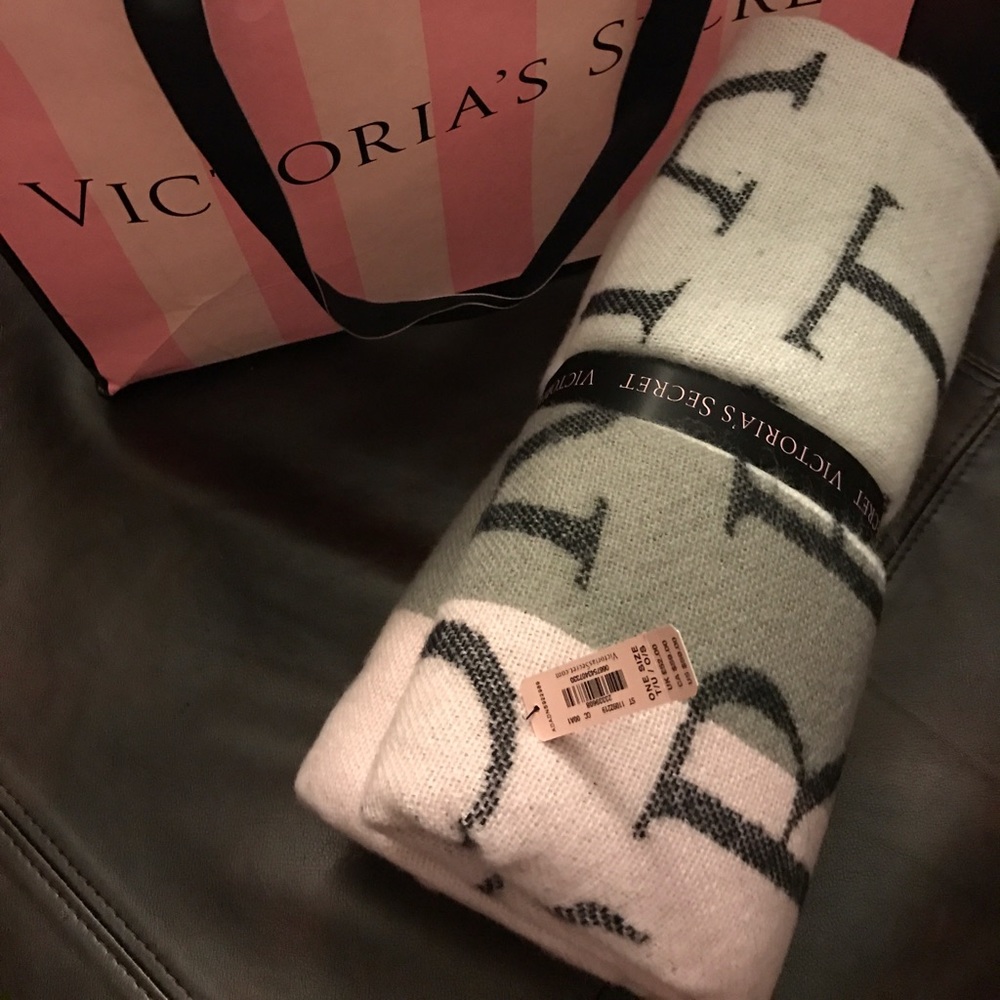 VS Victoria Secret Blanket NWT