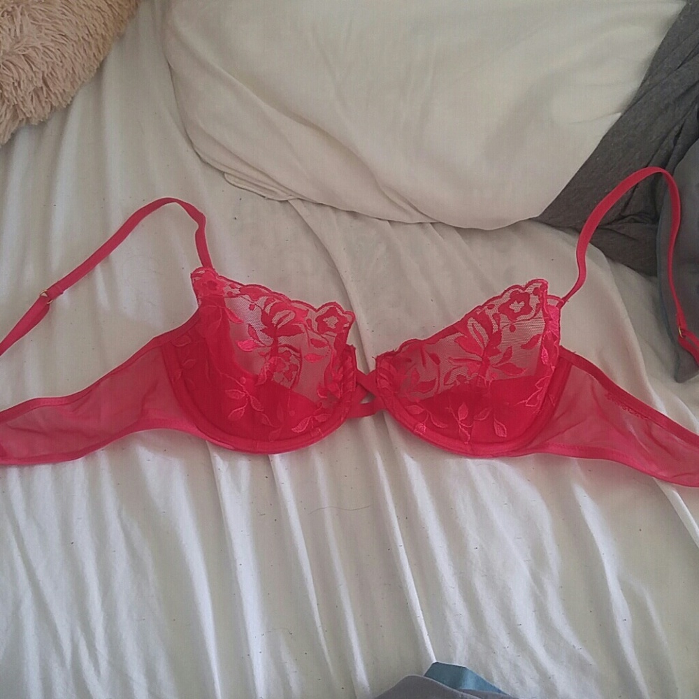 Very sexy Victoria secret unlined bra