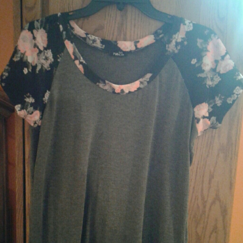 Gray and pink floral sleeved t-shirt