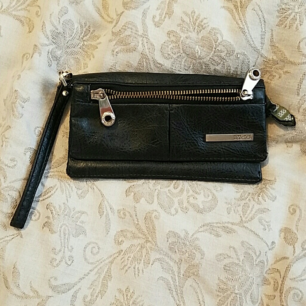 Kenneth cole wristlet