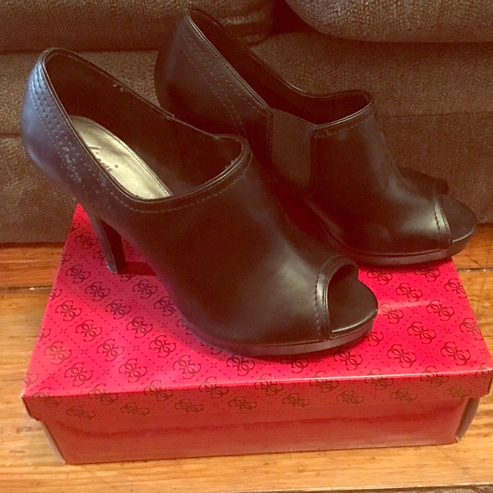 Fioni Black Booties