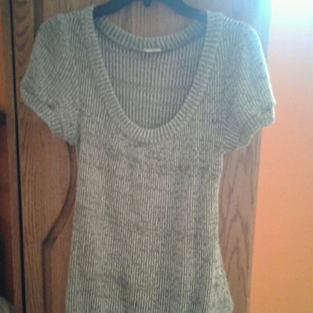 Short sleeve sweater